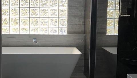 Bathroom Remodeling | Bath tub remodel | Westshore Construction